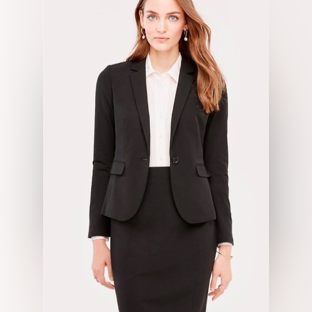 Ann Taylor Women’s Black Pencil Skirt with Pleated Back